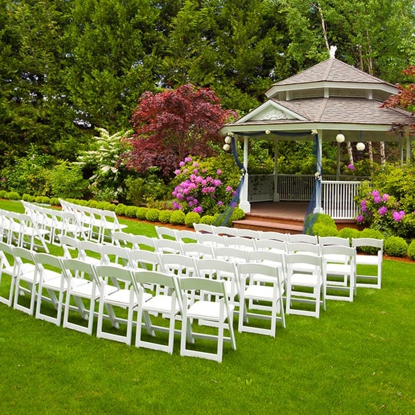 our wedding & event trailers come in different sizes and can accommodate varying capacities, ranging from intimate gatherings to larger events